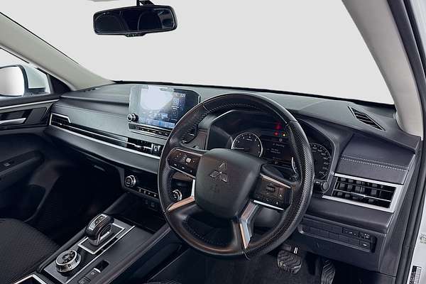 2024 Mitsubishi Outlander LS ZM