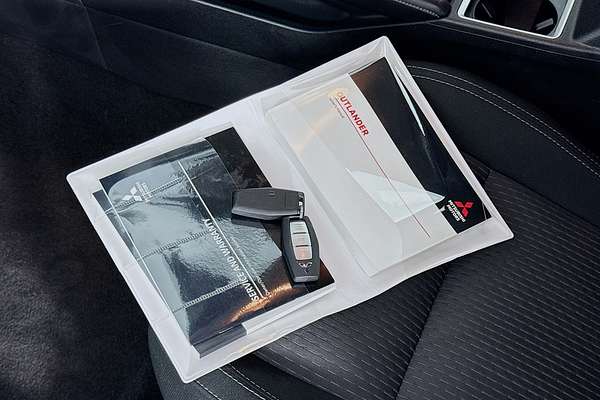 2024 Mitsubishi Outlander LS ZM