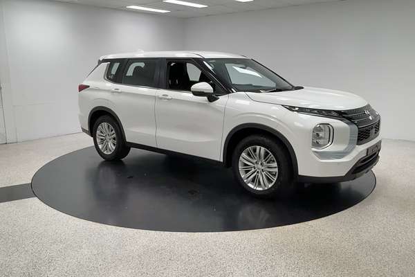 2023 Mitsubishi Outlander ES ZM