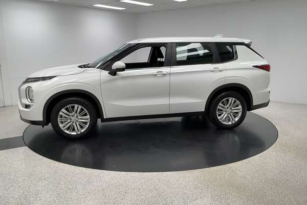 2023 Mitsubishi Outlander ES ZM