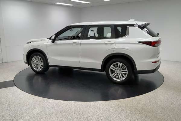 2023 Mitsubishi Outlander ES ZM