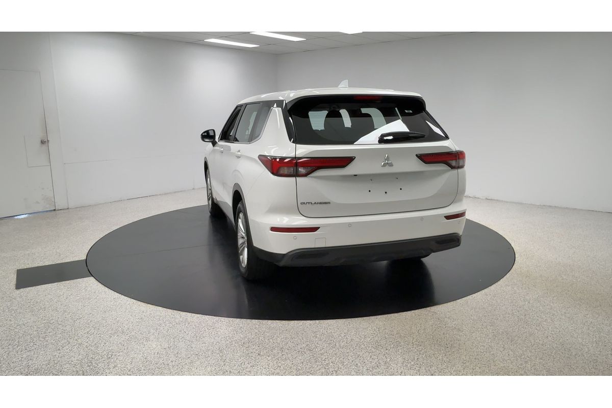 2023 Mitsubishi Outlander ES ZM