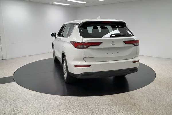 2023 Mitsubishi Outlander ES ZM