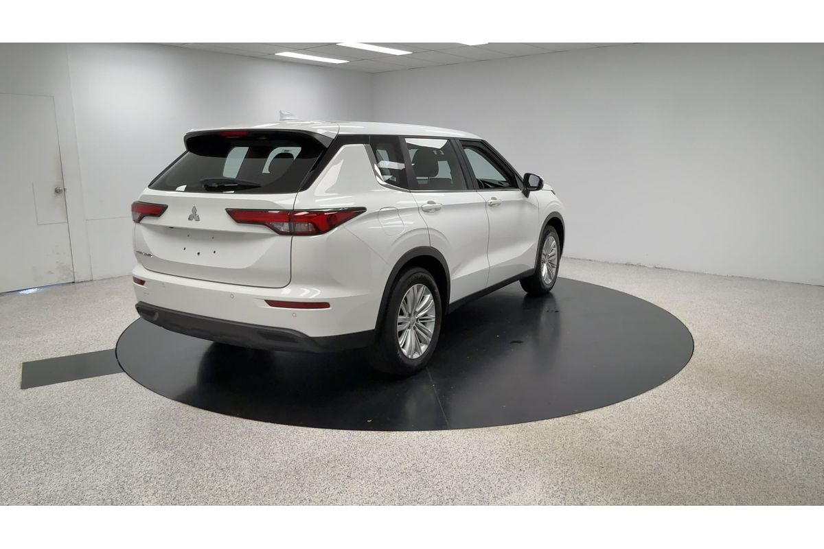 2023 Mitsubishi Outlander ES ZM