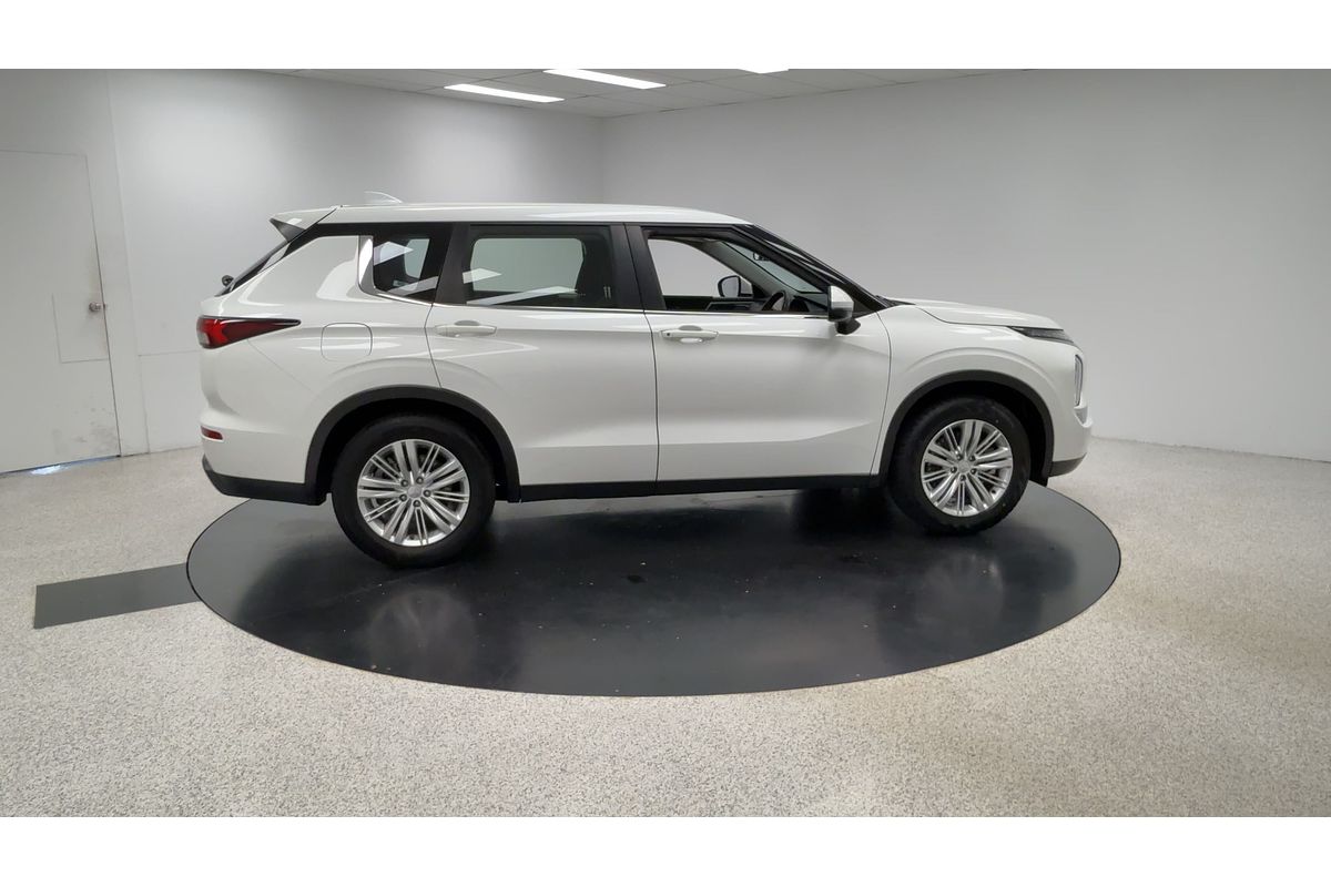 2023 Mitsubishi Outlander ES ZM