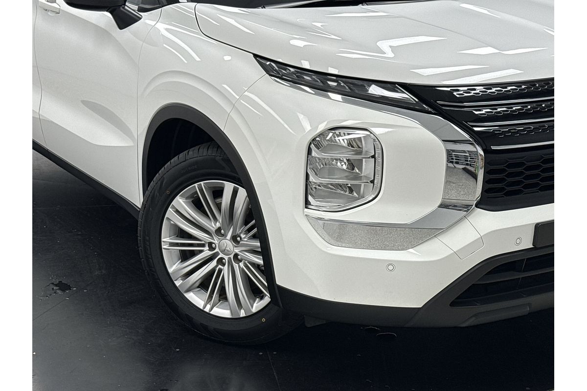 2023 Mitsubishi Outlander ES ZM