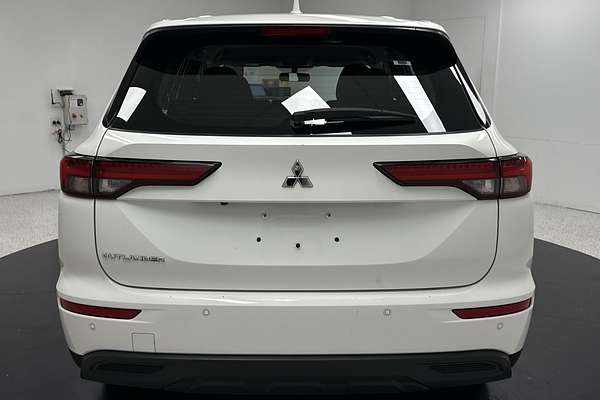 2023 Mitsubishi Outlander ES ZM