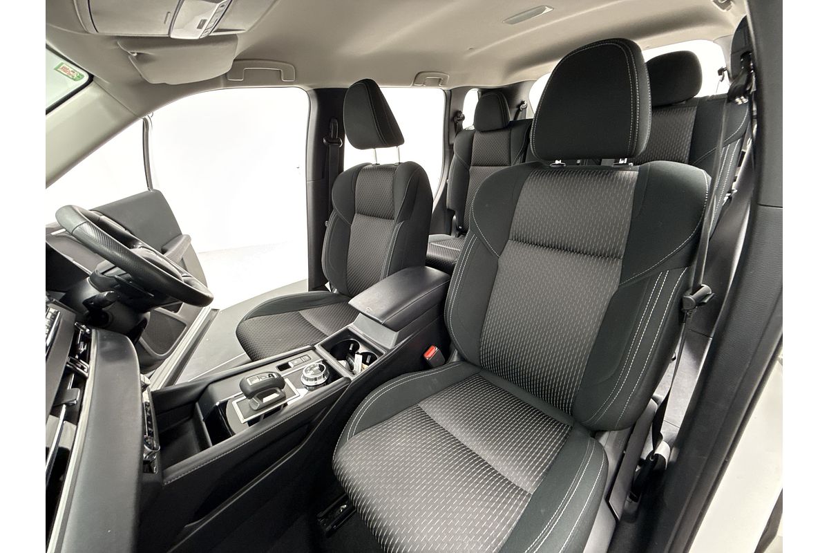 2023 Mitsubishi Outlander ES ZM