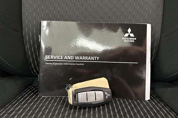 2023 Mitsubishi Outlander ES ZM