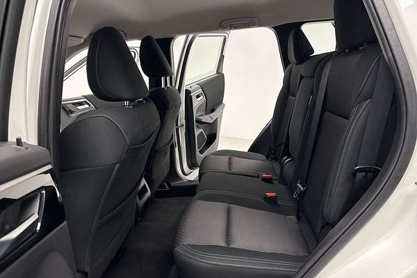 2023 Mitsubishi Outlander ES ZM