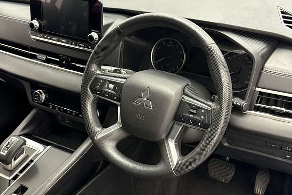 2023 Mitsubishi Outlander ES ZM