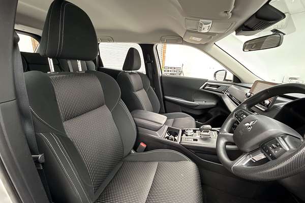 2023 Mitsubishi Outlander ES ZM