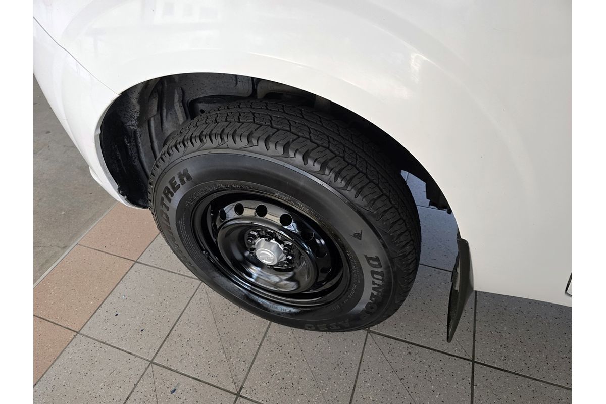NAVARA NP300 D23 RX (4x2) 2.3L DT4 DIESEL TURBO F/INJ 7 SP AUTOMATIC DOUBLE CAB UTILITY 