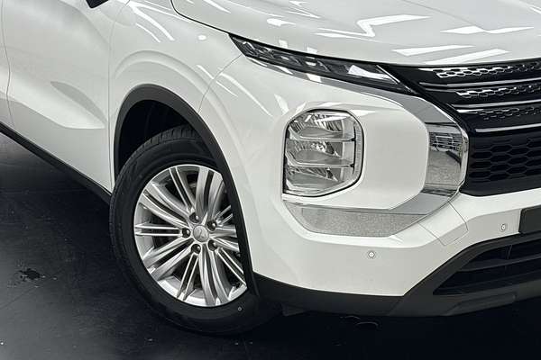2023 Mitsubishi Outlander ES ZM