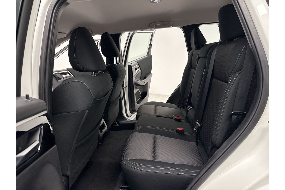 2023 Mitsubishi Outlander ES ZM