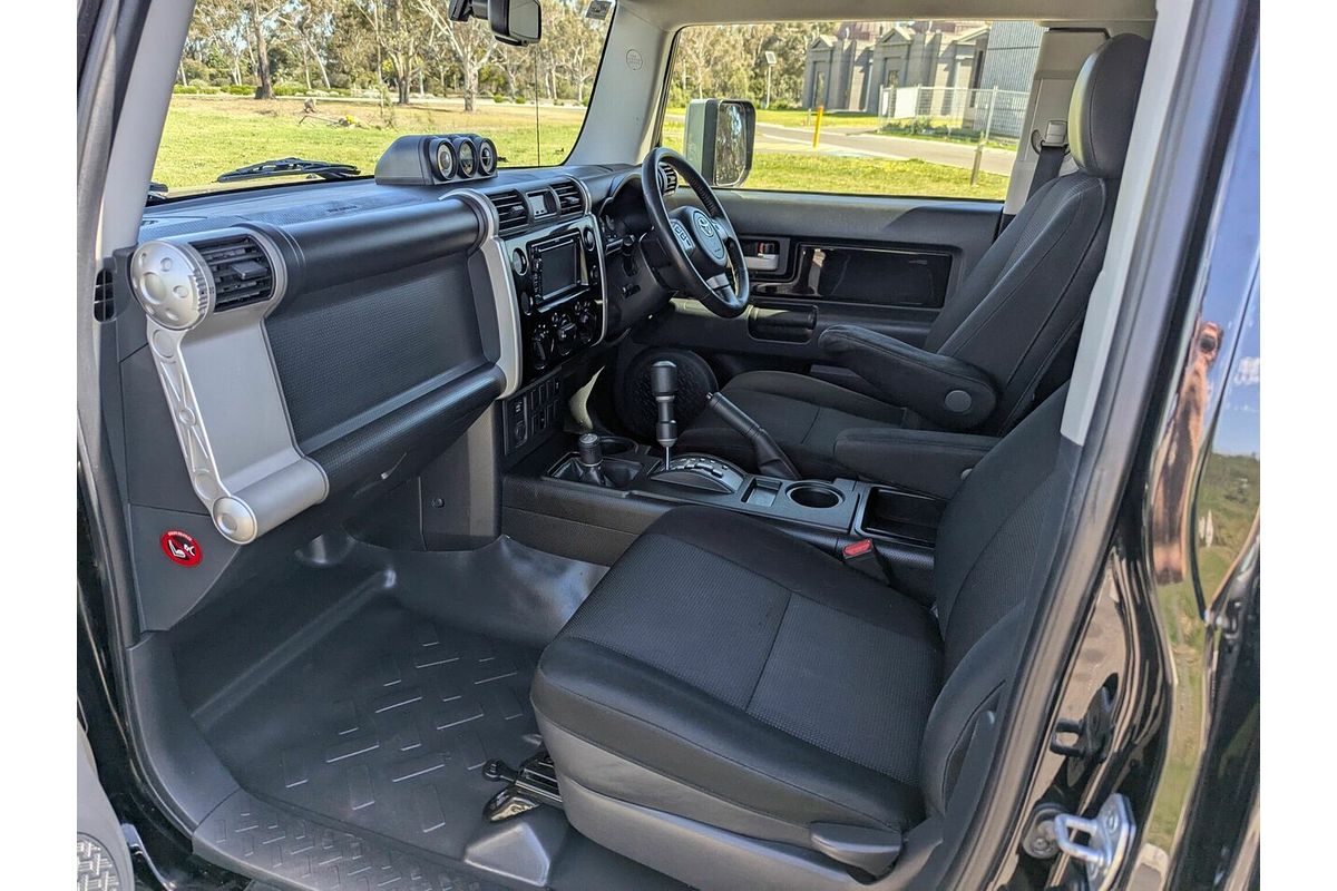 2013 Toyota FJ Cruiser GSJ15R