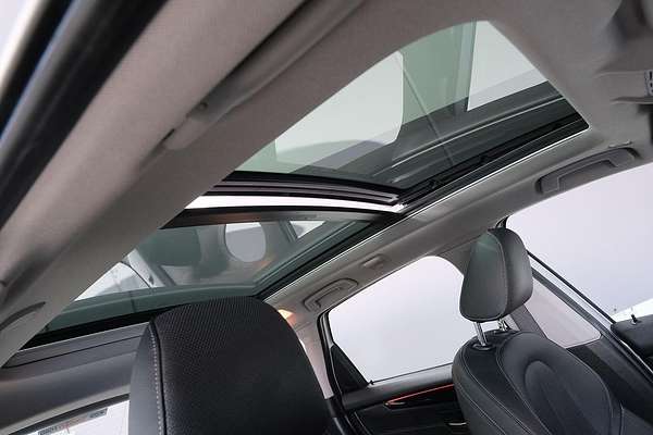 2015 BMW 2 Series 218i Sport Line F45