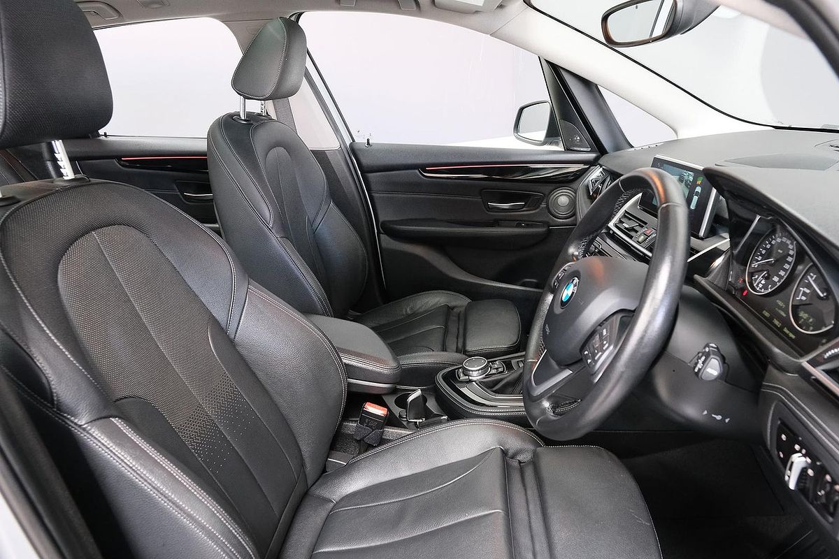 2015 BMW 2 Series 218i Sport Line F45