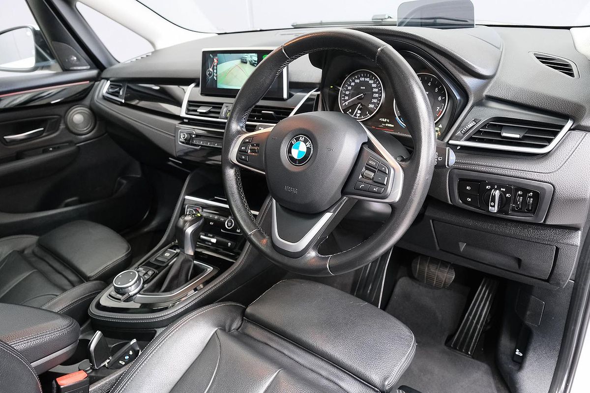 2015 BMW 2 Series 218i Sport Line F45
