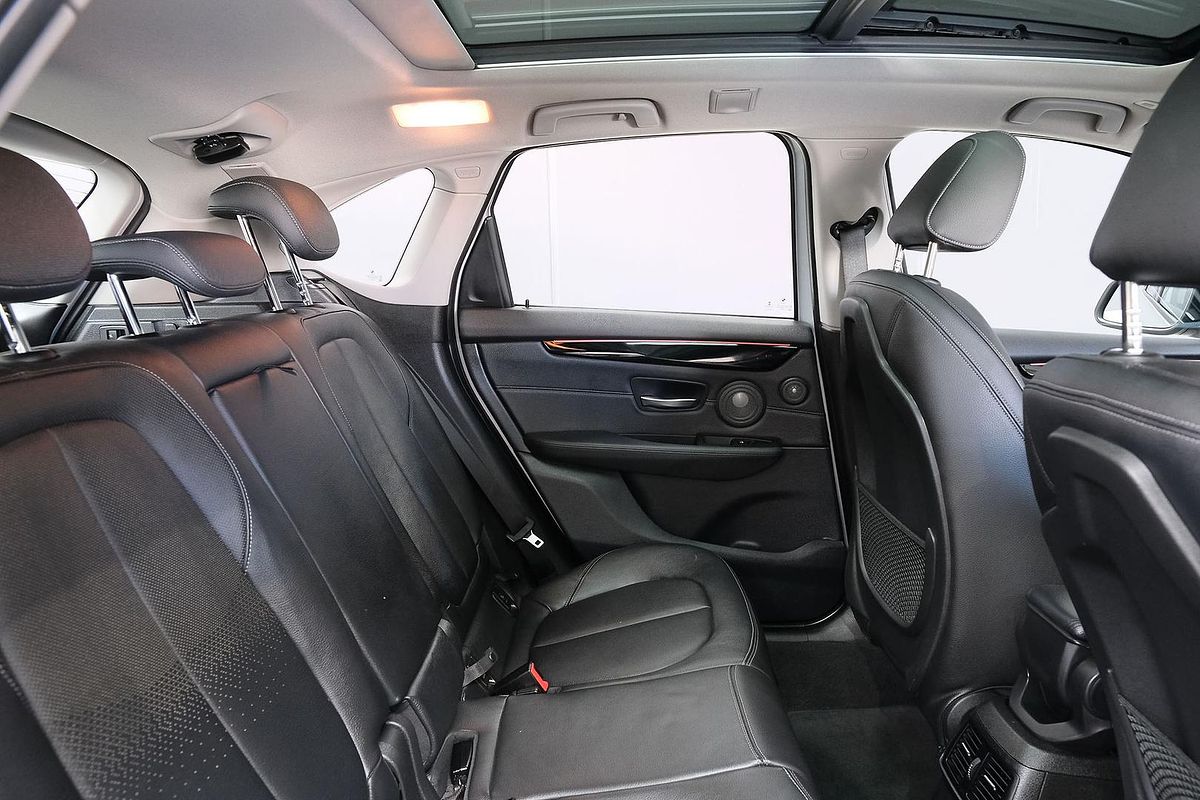2015 BMW 2 Series 218i Sport Line F45