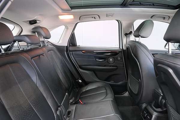 2015 BMW 2 Series 218i Sport Line F45