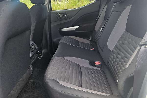 2024 Nissan Navara ST D23