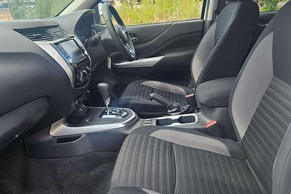 2024 Nissan Navara ST D23