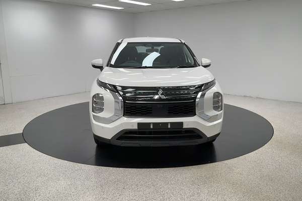 2023 Mitsubishi Outlander ES ZM