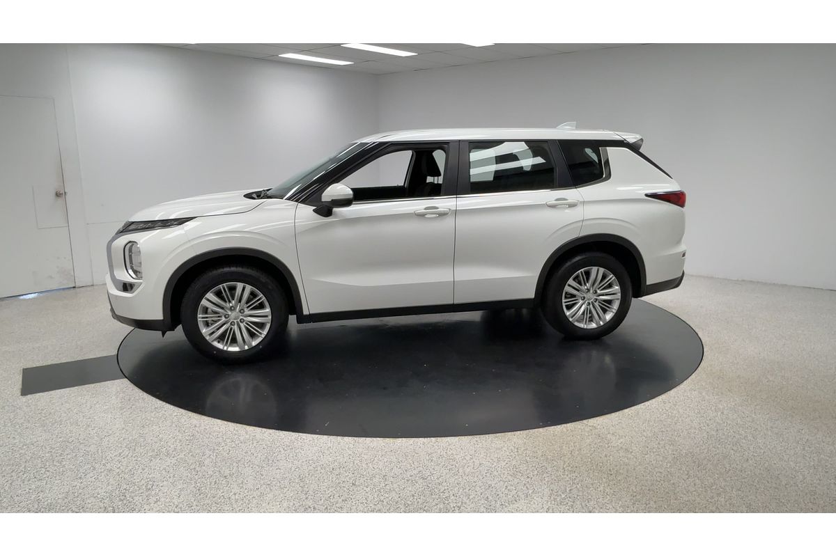 2023 Mitsubishi Outlander ES ZM