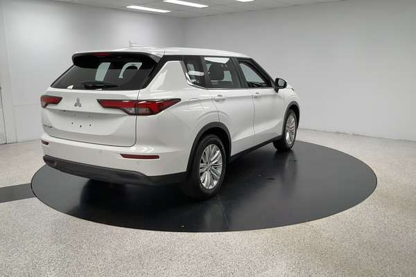 2023 Mitsubishi Outlander ES ZM