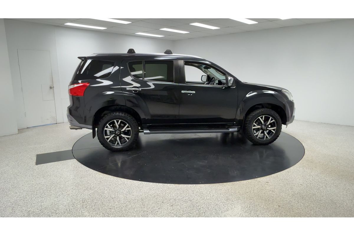 2021 Isuzu MU-X LS-T