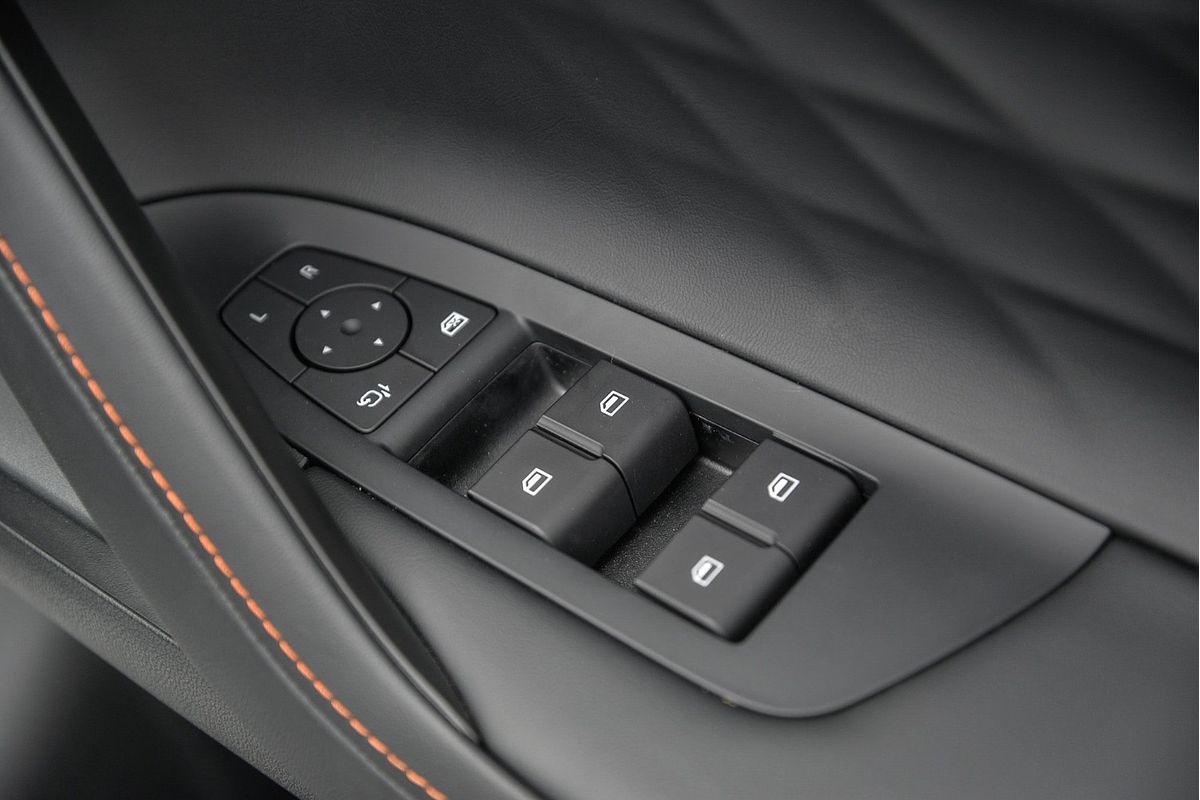 2025 MG HS Hybrid+ Essence AS33H