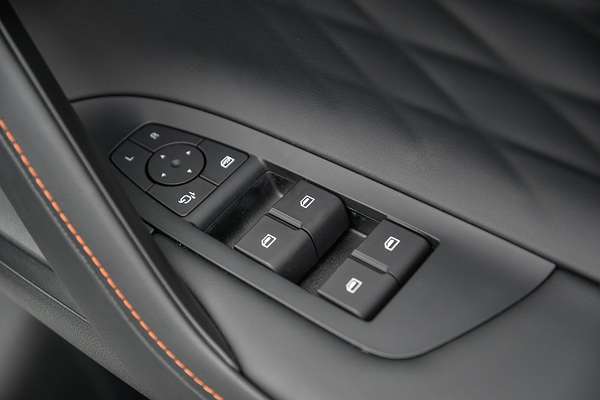 2025 MG HS Hybrid+ Essence AS33H