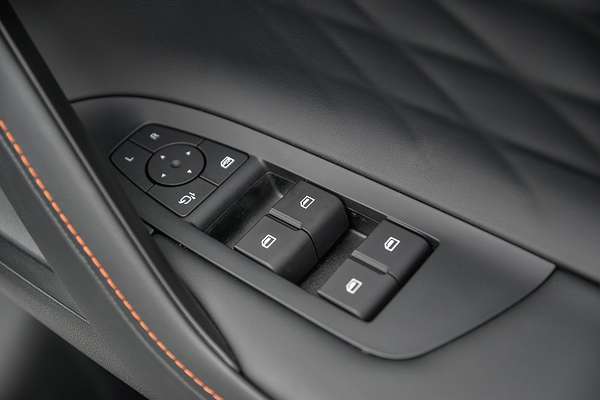 2025 MG HS Hybrid+ Essence AS33H