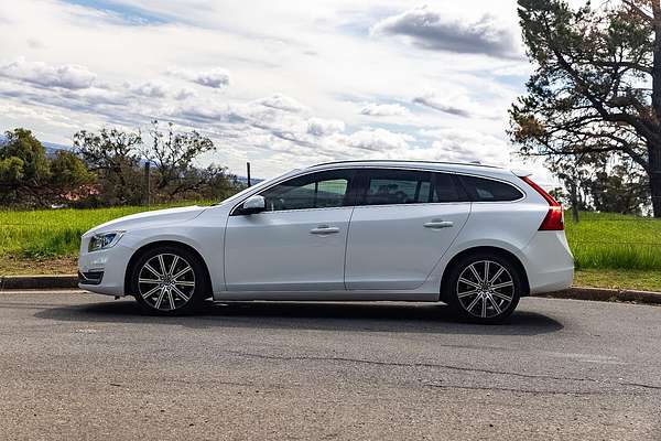 2014 Volvo V60 T5 Luxury