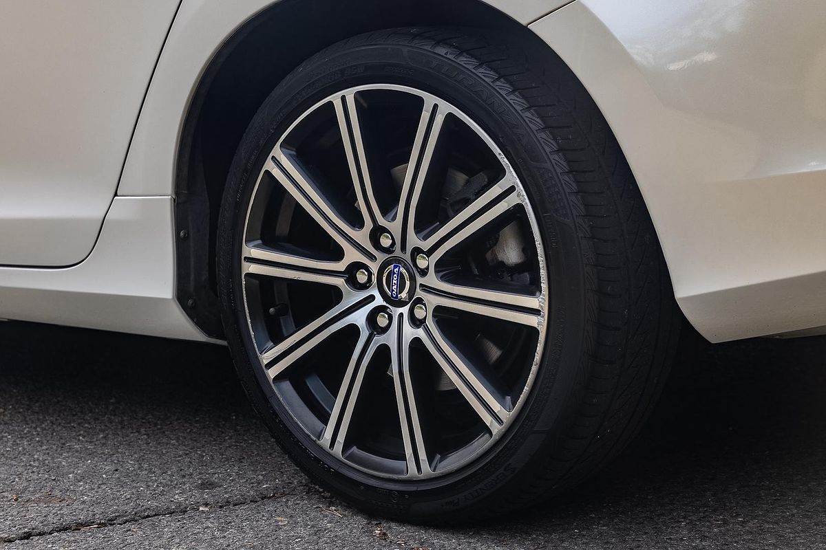 2014 Volvo V60 T5 Luxury