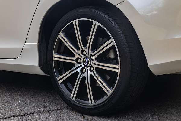 2014 Volvo V60 T5 Luxury