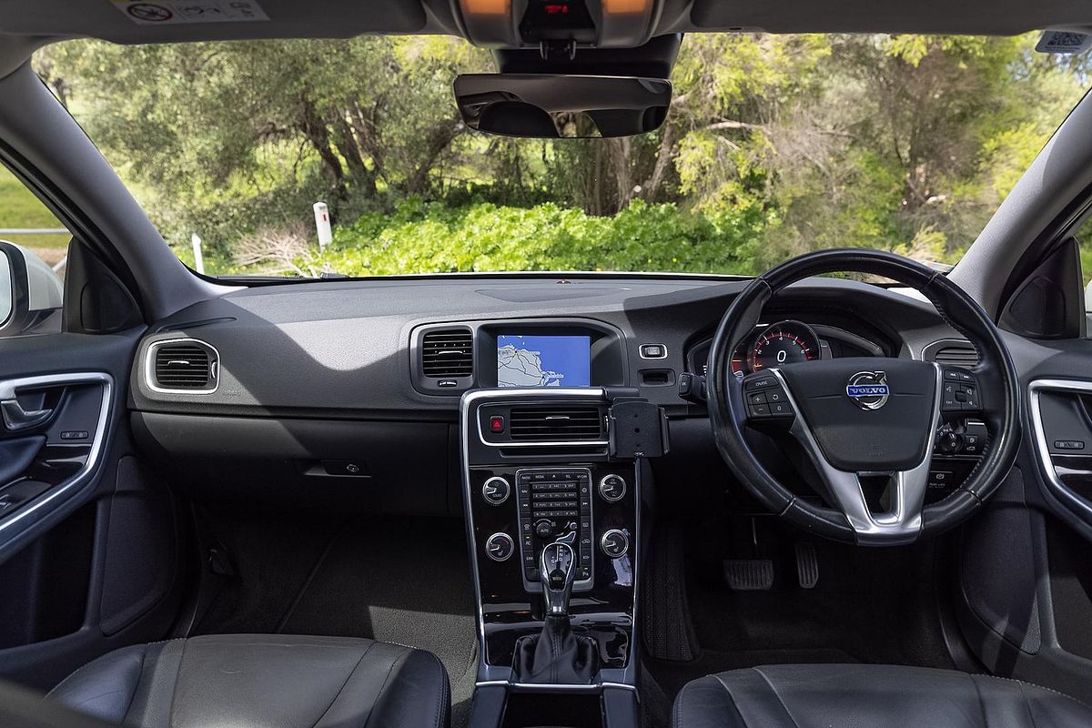 2014 Volvo V60 T5 Luxury