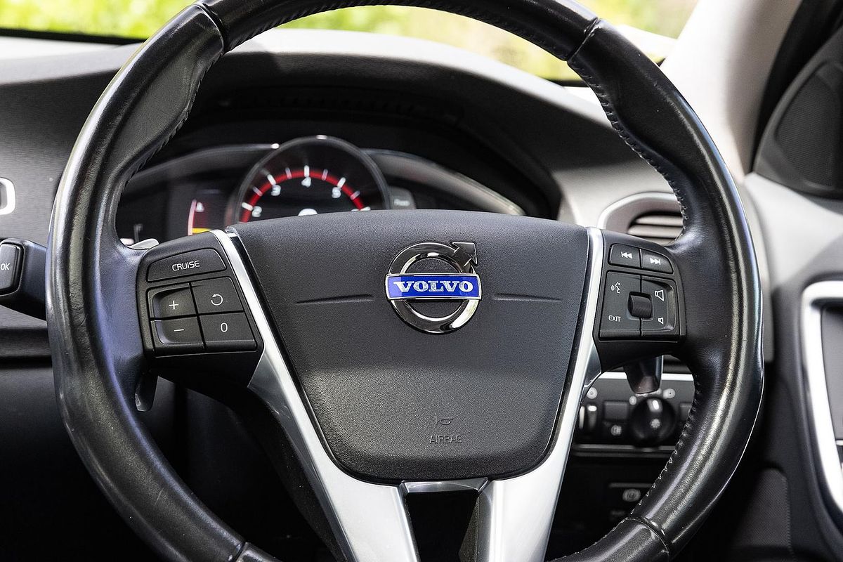 2014 Volvo V60 T5 Luxury