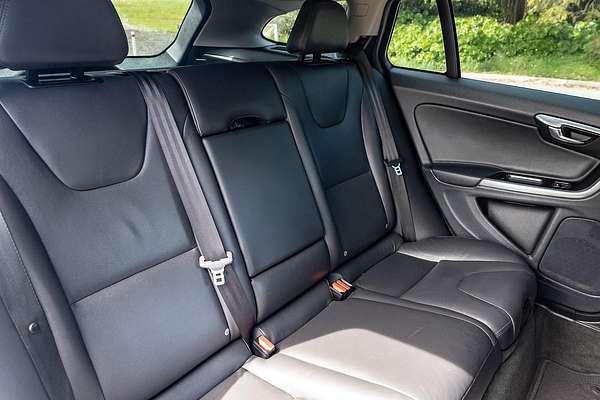 2014 Volvo V60 T5 Luxury