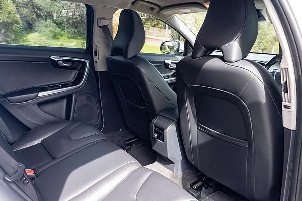 2014 Volvo V60 T5 Luxury
