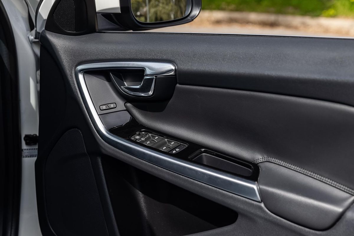 2014 Volvo V60 T5 Luxury