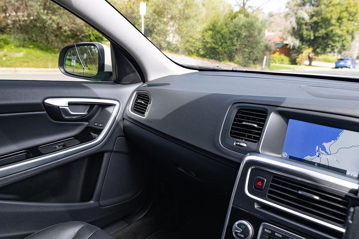 2014 Volvo V60 T5 Luxury