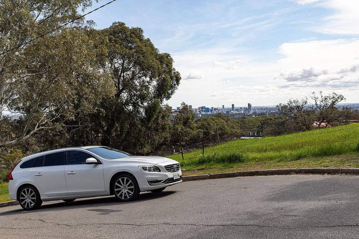 2014 Volvo V60 T5 Luxury