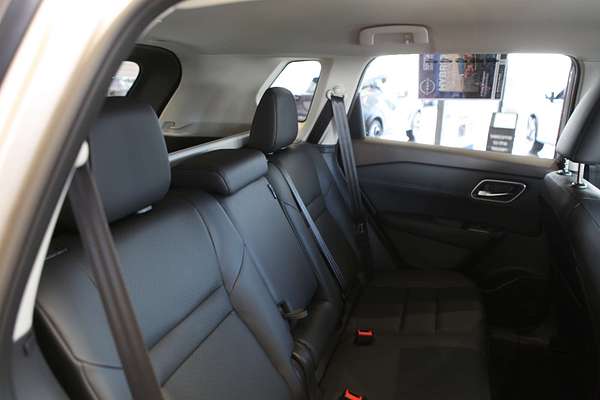 2025 Nissan X-TRAIL ST-L e-POWER T33