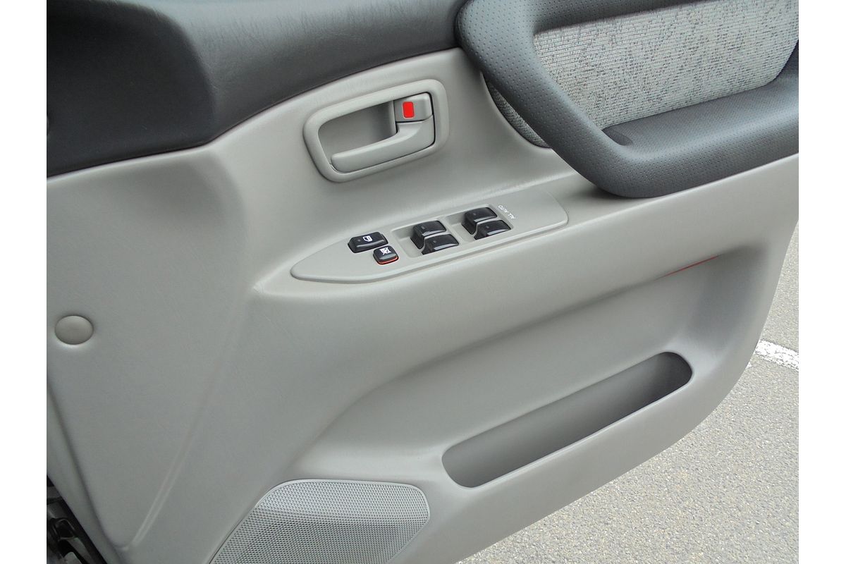 2003 Toyota Landcruiser GXL HDJ100R