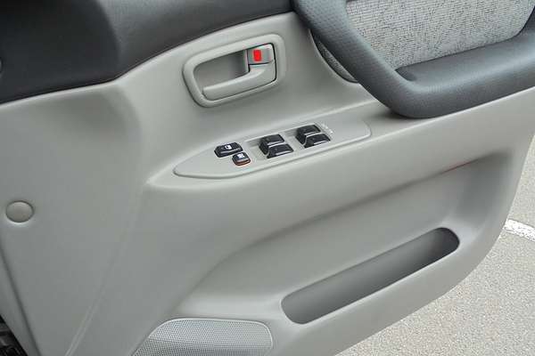 2003 Toyota Landcruiser GXL HDJ100R