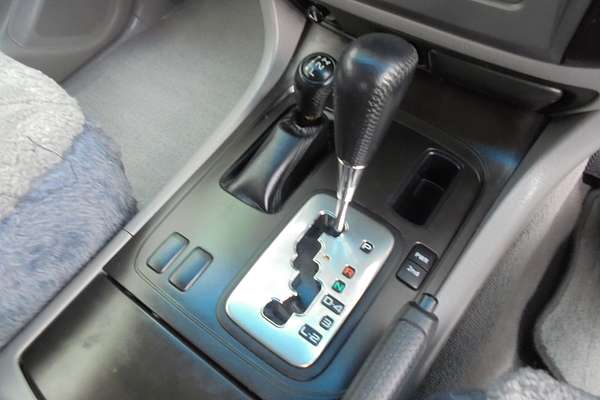 2003 Toyota Landcruiser GXL HDJ100R
