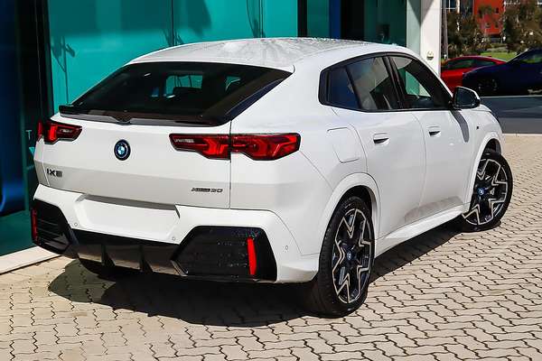 2024 BMW iX2 xDrive30 M Sport U10