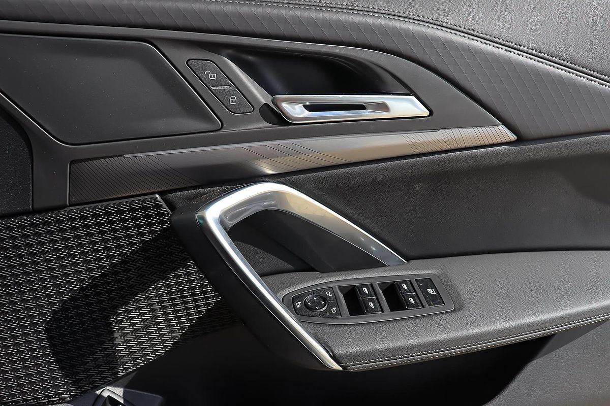 2024 BMW iX2 xDrive30 M Sport U10